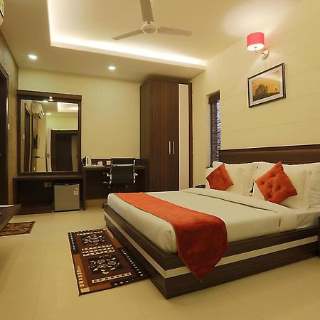 Hotel Premiere Villa Varanasi Eksteriør bilde